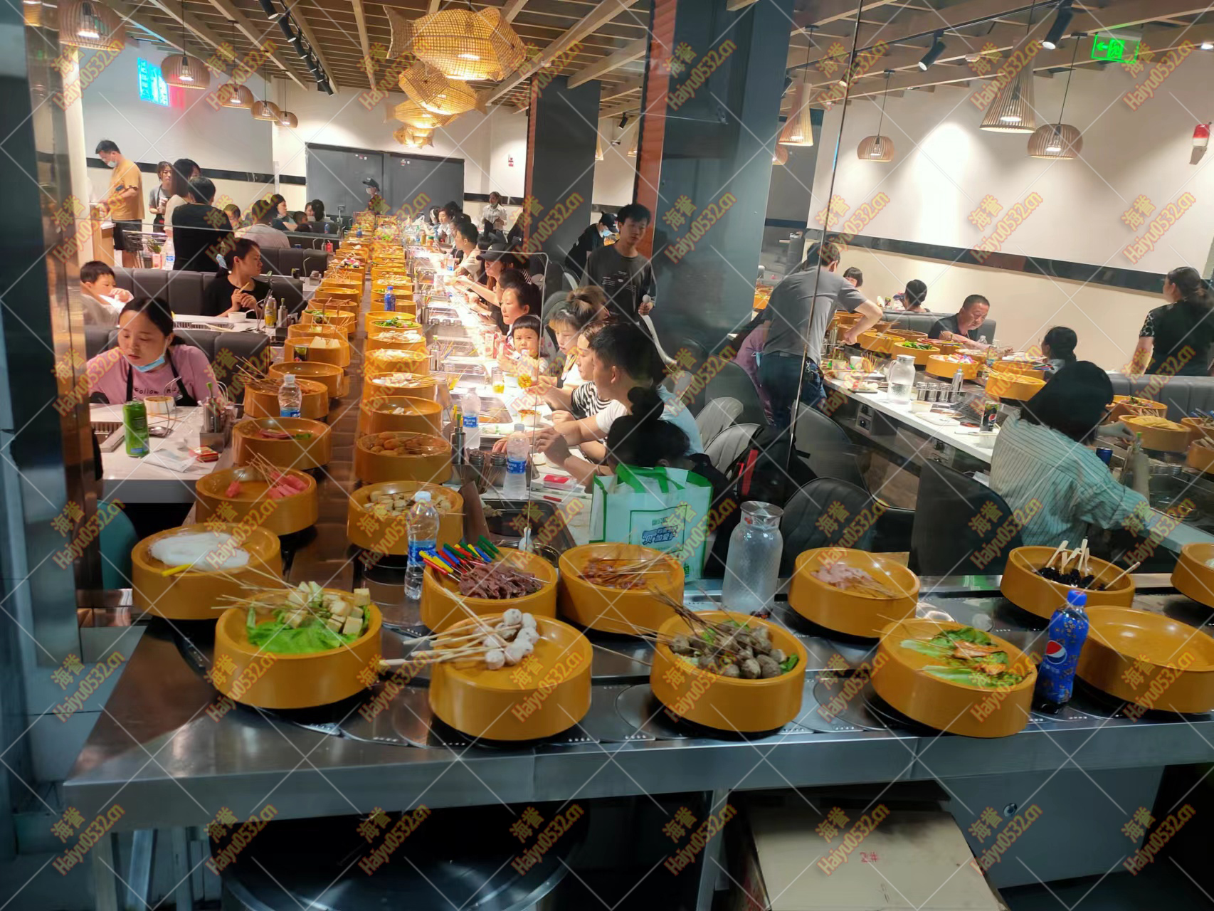 新疆無煙涮烤旋轉小火鍋店開業(yè)爆滿